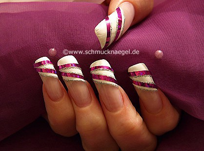 Nail decoration with hologram foil