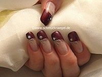 Fingernail motif with stellar strass stone