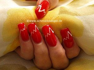 Nail art motif in red with colour gel