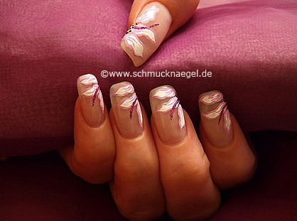 Flower motif as fingernail decoration