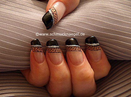 Sticker with tiger design for the fingernails