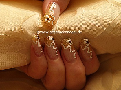 Fingernail motif in copper-glitter and white