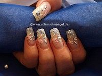 Dried flowers and 3D butterfly nail sticker