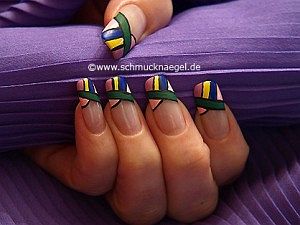 Mosaic design as fingernail motif with lacquers