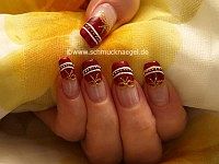 Easter motif with nail art bouillons and liner
