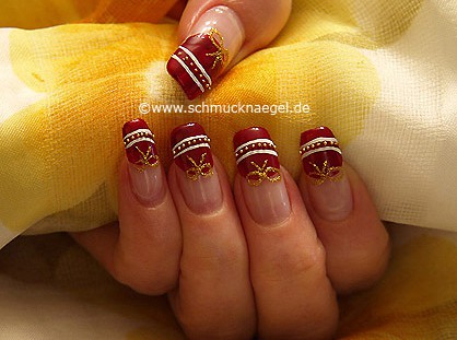 Easter motif with nail art bouillons and liner