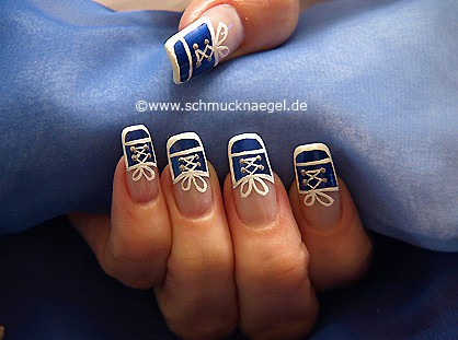 Sneaker motif as fingernail decoration