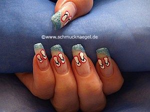 Flip-Flops as fingernail summer motif