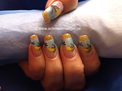 Summer beach motif with nail lacquer