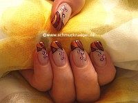 Autumn colours and micro pearls for the nails