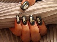 Eagle motif with nail lacquer and nail art liner