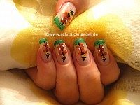 Scarecrow as fingernail design with nail art liner