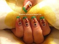 Scarecrow as fingernail design with nail art liner