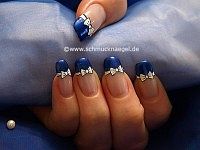 Bow tie with nail lacquer as french motif