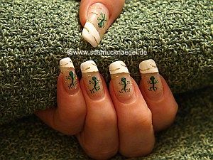Lizard as motif for the fingernails