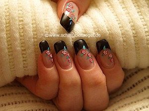 Vintage flowers as nail art motif