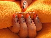 Salmon colored fingernail motif with strass stone
