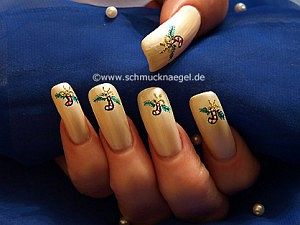 Christmas candy cane as nail art design