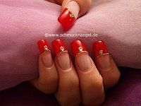 Decoración de uñas con esmalte y piedra strass