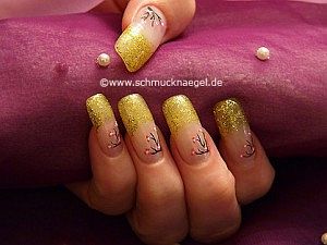 Decoración de uñas con nail art liner