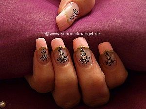 Nail sticker y esmalte en rosa