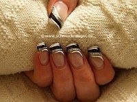 Manicura francesa con nail art pen, liner y esmalte