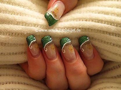Motivo de pascua con nail tattoo y nail art liner