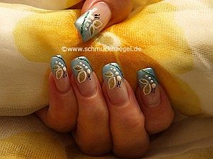 Motivo de mariposa para decorar las uñas