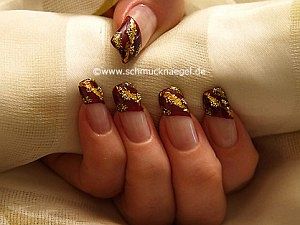 Papel y perlitas de oro para decorar las uñas
