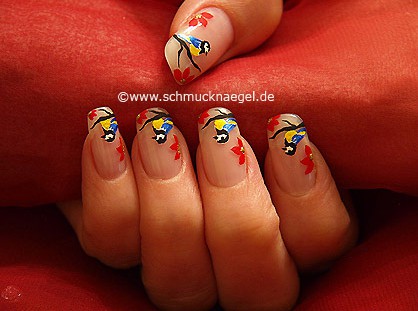 Motivo pájaro para uñas con esmaltes
