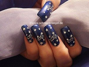 Cielo estrellado diseño de uñas