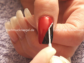 Nagellack in der Farbe schwarz