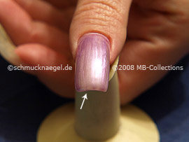 Bei künstlichen Fingernägeln die vordere Nagelkante mitlackieren