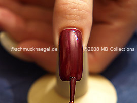 Nagellack in der Farbe hellweinRot