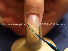 Nailart Liner in der Farbe dunkelgrün