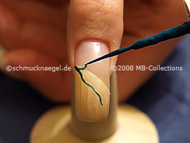 Nailart Liner in der Farbe dunkelgrün