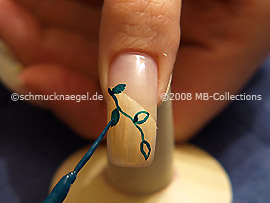 Nailart Liner in der Farbe dunkelgrün