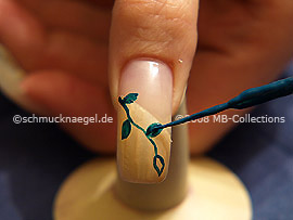 Nailart Liner in der Farbe dunkelgrün