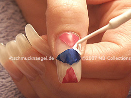 Nagellack in der Farbe weiß