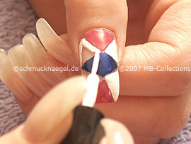 Nagellack in der Farbe weiß