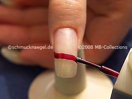 Nagellack in der Farbe weinrot