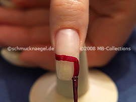 Nagellack in der Farbe weinrot