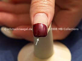 Bei künstlichen Fingernägeln die vordere Nagelkante mitlackieren