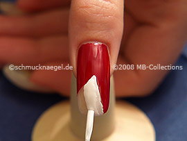 Nagellack in der Farbe weiß