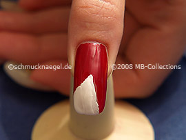 Nagellack in der Farbe weiß