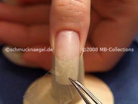 Durchsichtiges Klebeband und Pinzette