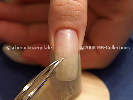 Durchsichtiges Klebeband und Pinzette