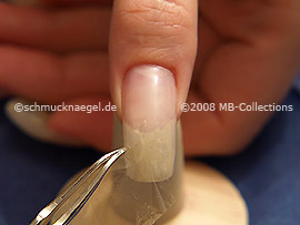 Durchsichtiges Klebeband und Pinzette