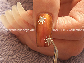 Pinzette und Sternentattoos