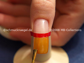 Nagellack in der Farbe hellorange